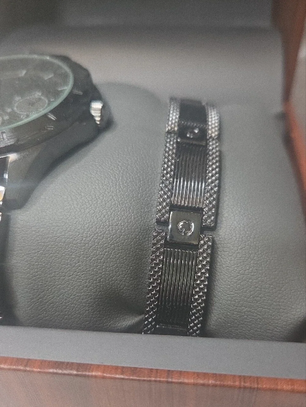 folio sleek black